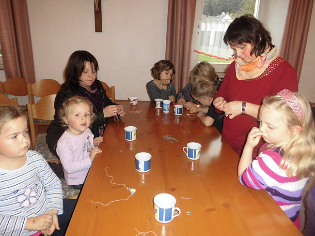 Rosenkranzandacht für Kinder in Suessenbach Okt 2014